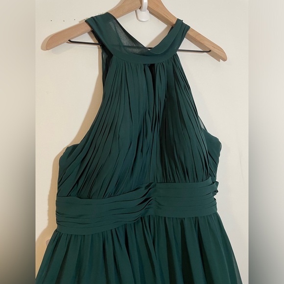 NWT Azazie Emerald Green Bridesmaids Maxi Dress Size A14 Halter Neckline Keyhole - Picture 4 of 15